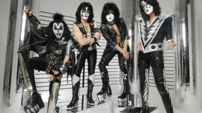 KISS - Fan-Filmed Video From Oregon Military Museum Fundraiser Surprise Performance Posted