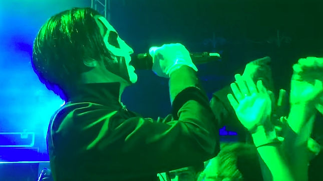 GHOST Frontman PAPA EMERITUS Falls Off Stage At Leeds Concert; Front-Row Video Posted