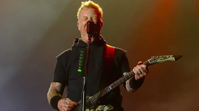METALLICA Back In Billboard Top 5 With Hardwired Album; Pro-Shot Video From Lollapalooza Chile Posted