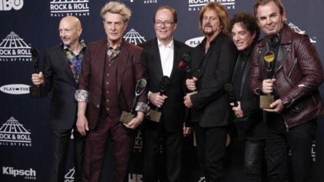 JOURNEY Guitarist NEAL SCHON Talks Reconnecting With STEVE PERRY At Rock And Roll Hall Of Fame Induction - "It Was Real; It Wasn't Just Things Being Said Because Of The Ceremony And To Keep Things Cool" 