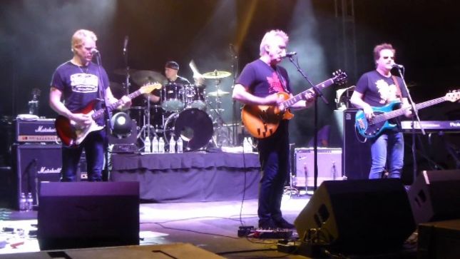 RIK EMMETT Weighs In On Fans Filming Shows Following San Antonio Gig - "The Energy Between The Band And The Audience Dropped By What Felt To Be 70%" 