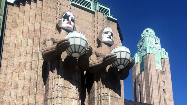 KISS - Helsinki Railway Statues Adorned With KISS Masks Revealed; Flash Mob Video Posted