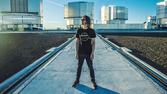 STEVEN WILSON To Release To The Bone Album In August; New Song “Pariah” Streaming