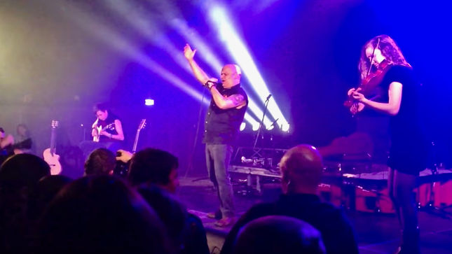 BLAZE BAYLEY And THOMAS ZWIJSEN Perform IRON MAIDEN’s “Lord Of The Flies”; Live Acoustic Video Streaming