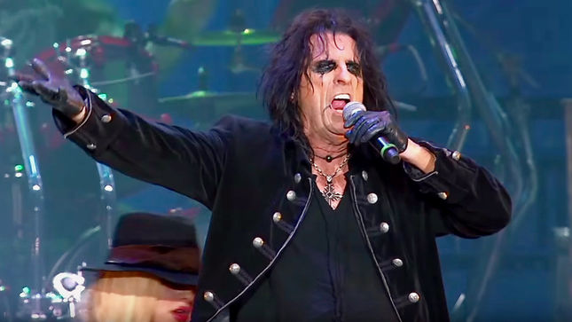 ALICE COOPER Reunites With Original Band For Music Industry Association Week Award; New Single "Paranoic Personality" Out June 9th