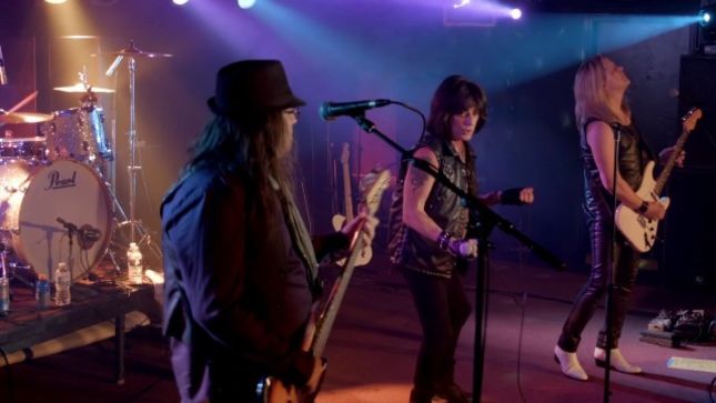 JOE LYNN TURNER Performs RAINBOW Classics "Street Of Dreams" And "Stone Cold" Live In Michigan; Multi-Angle Video Available