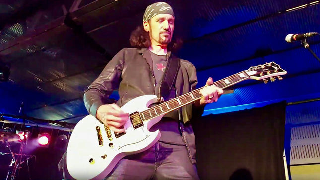 BRUCE KULICK On Band Politics During Time In KISS - “It Was Always A Challenge To Make Gene Or Paul Really Zone In And Say, ‘I Wanna Work On That’”