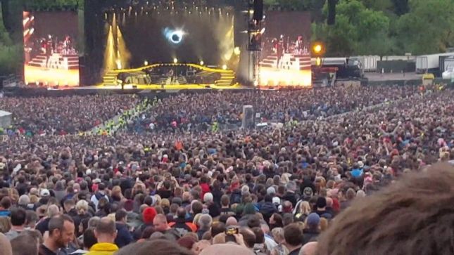 GUNS N' ROSES Pay Tribute To CHRIS CORNELL With Performance Of "Black Hole Sun" In Ireland; Fan-Filmed Video Posted