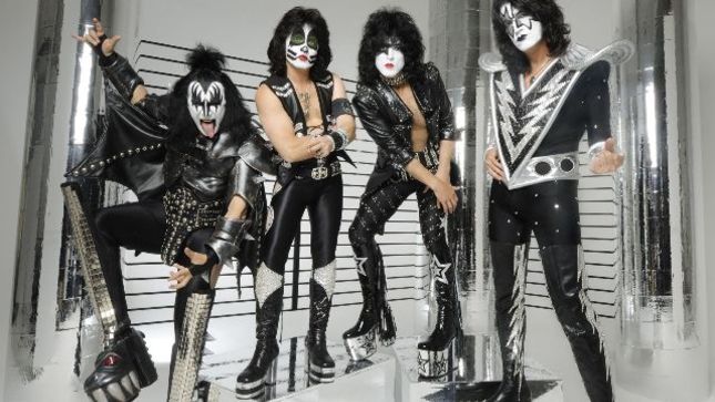 GENE SIMMONS On The Future Of KISS - "When We Think It's Time To Go, We'll Go, And We'll Do It The Right Way"