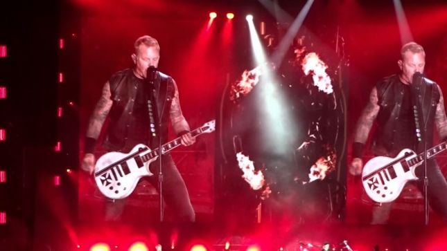 METALLICA - Fan-Filmed Video From Newton, IA Show Posted; Setlist And Photos Available