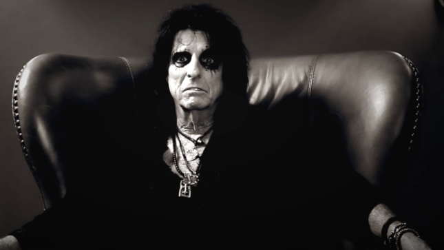 ALICE COOPER Discusses New Song "Paranoiac Personality” - “It Was A Total Study On Paranoia”; Track-By-Track Video Streaming