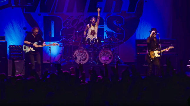 THE WINERY DOGS Streaming “Elevate” Live Video From Upcoming Dog Years: Live In Santiago & Beyond 2013-2016 Release