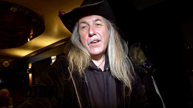 ULI JON ROTH Featured In New Episode Of Bus Invaders; Video