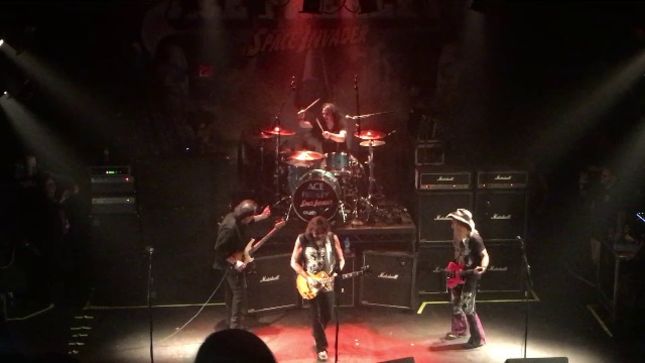 ACE FREHLEY Reunites With FREHLEY'S COMET Bandmates On Stage In New York; "Rock Soldiers" And "Cold Gin" Fan-Filmed Video Posted