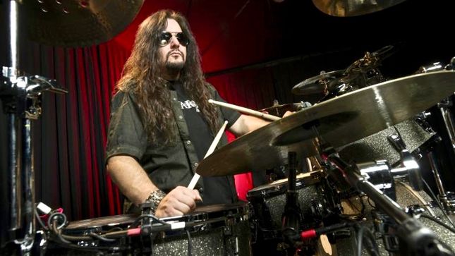 GENE HOGLAN Talks About Helping SLAYER's Dave Lombardo Develop Double Kick Technique - “‘Haunting The Chapel’ Was The Most Brutal Double Bass Ever Written”