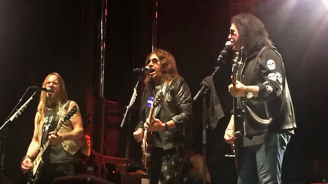 KISS - Former Bandmates ACE FREHLEY And GENE SIMMONS Perform Together At The Children Matter Benefit Concert; Video