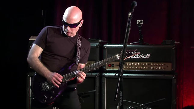 JOE SATRIANI Talks Working On New CHICKENFOOT Material - "I'm Sure We'll Be Getting Together At Some Point Next Year; I'm Very Positive About That"