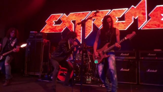 EXTREME - Fan-Filmed Video Of Entire KISS Kruise VII Pool Deck Set Posted