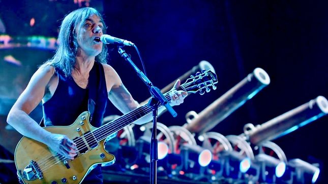 ROSE TATTOO / Ex-AC/DC Bassist MARK EVANS On MALCOLM YOUNG's Funeral - "It Was Just Really Sad... It Was Tough"