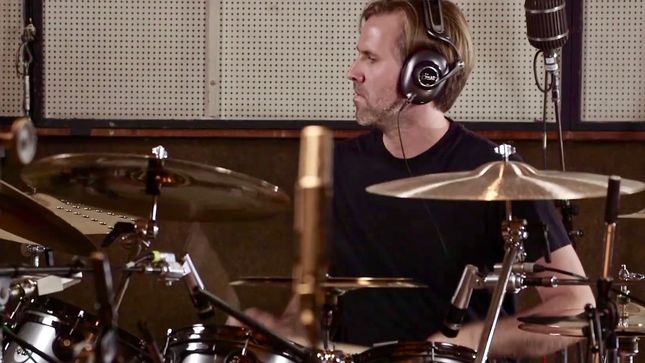 AVENGED SEVENFOLD Drummer BROOKS WACKERMAN Schedules Late Night With Seth Meyers Residency In December