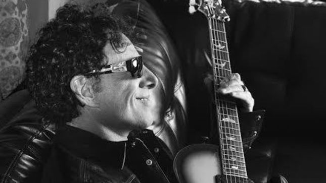 JOURNEY’s NEAL SCHON Releases First Ever Holiday EP