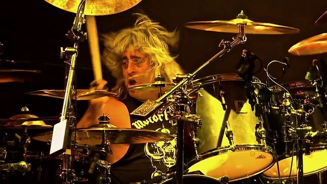 MOTÖRHEAD Drummer MIKKEY DEE On LEMMY's Legacy - "He's Being Remembered In A Million Different Ways"