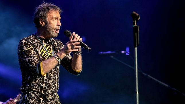 PAUL RODGERS Discusses How He Maintains His Voice – “I Drink A Lot Of Ginger Tea” 