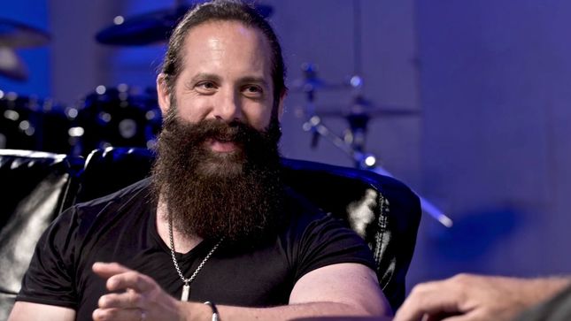 DREAM THEATER Guitarist JOHN PETRUCCI On STEVE VAI - "He Approaches Everything That He Does In Such A Unique And Original Way... I Don't Think He'll Ever Run Out Of Ideas"; Video