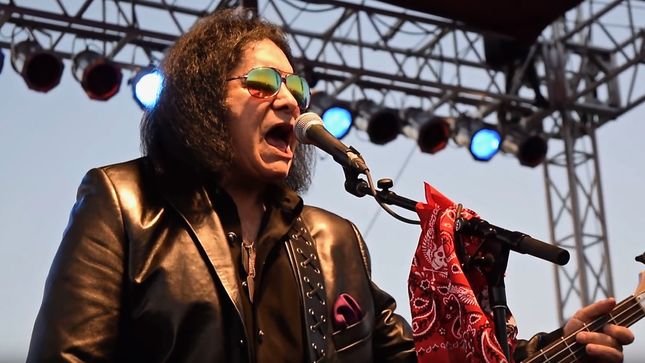 GENE SIMMONS On Teaming Up With Canadian Cannabis Company - "I Think There’s A Big Future For It, And That’s Why I’ve Got 10 Million Bucks Of Stock"