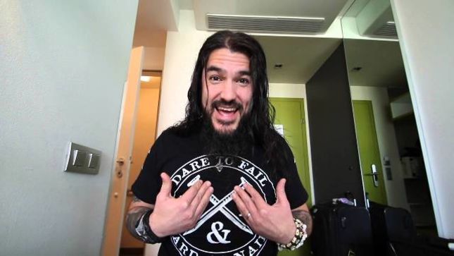 MACHINE HEAD Frontman ROBB FLYNN On Catharsis Riff Rut - "Everything I Was Writing Was Like A FIONA APPLE Piano Ballad..."
