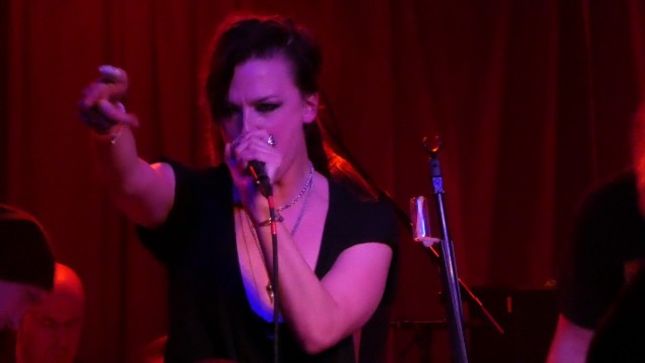 HALESTORM Vocalist LZZY HALE Talks Sexuality And Social Interaction - "I Like Being Myself Unapologetically" (Video)