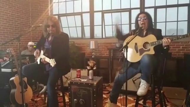 GENE SIMMONS And ACE FREHLEY Perform At The Vault Experience In St. Louis (Video)
