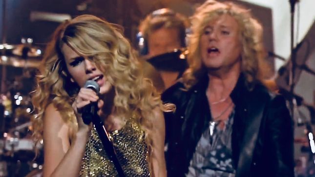 JOE ELLIOTT On DEF LEPPARD's 2008 CMT Crossroads Performance With TAYLOR SWIFT - "This Shouldn't Work, But It Absolutely Did"; Video
