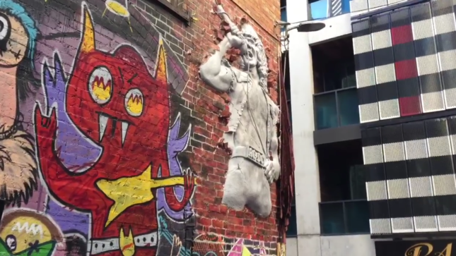 AC/DC - Giant Sculpture Of Late Vocalist BON SCOTT Unveiled In Melbourne; Video