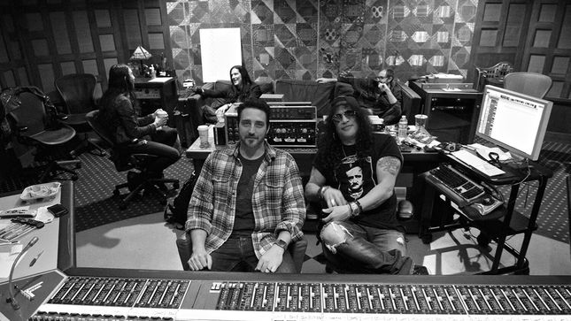 SLASH Ft. MYLES KENNEDY & THE CONSPIRATORS To Release Third Album This Fall