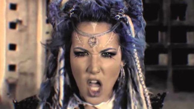 ARCH ENEMY Vocalist ALISSA WHITE-GLUZ Talks Forthcoming Solo Album - "I'm Collaborating With A Bunch Of Friends Who Are Also Peers In Other Bands"