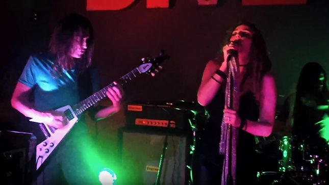 Former MEGADETH Guitarist JEFF YOUNG And Vocalist SHERRI KLEIN Cover TOM WAITS' 