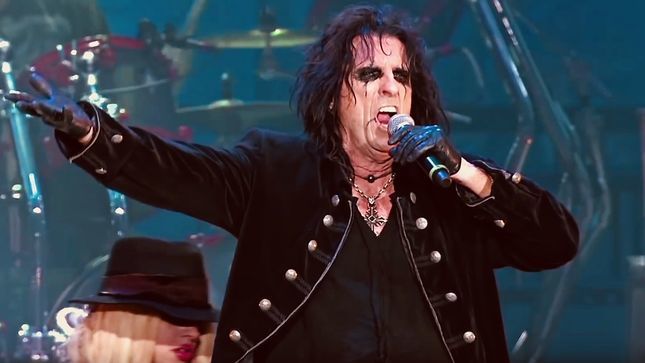 ALICE COOPER - "I Think There's Gonna Be A Resurgence Of The ‘80s, Where You're Going To See Young Bands Trying To Be MÖTLEY CRÜE"