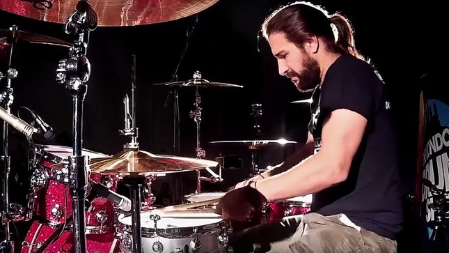 BRIAN TICHY Names Original KISS Drummer PETER CRISS As His First Musical Influence - "It Was His Killer Snare Drum Sound"