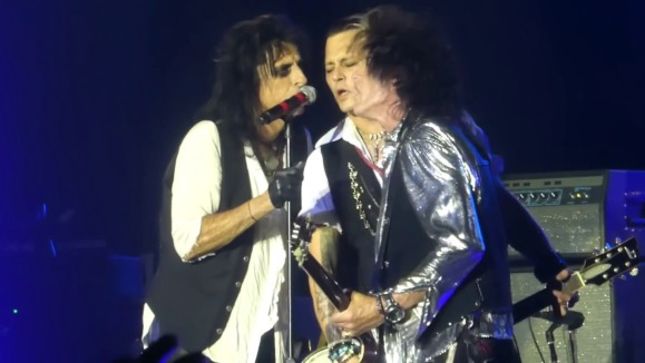 JOHNNY DEPP Sings Lead Vocals On DAVID BOWIE Classic "Heroes" At HOLLYWOOD VAMPIRES Philadelphia Show; Fan-Filmed Video Available