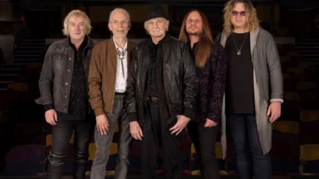 STEVE HOWE On Two Incarnations Of YES Currently Active At The Same Time - "We Want To Be Sharing And Positive About Everything We Can Generate; I Can't See A Problem"