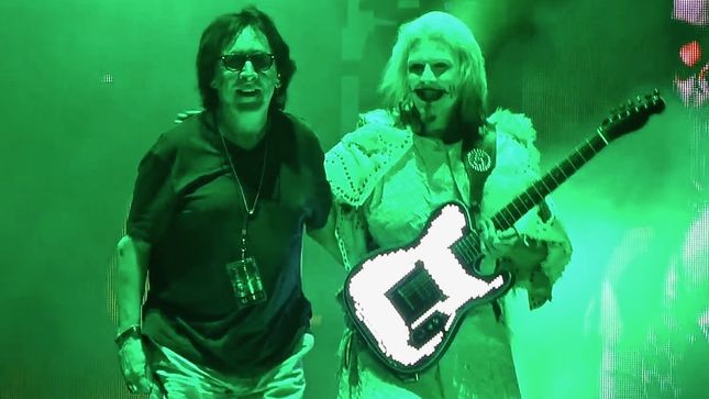 PETER CRISS - Original KISS Drummer Makes Appearance At ROB ZOMBIE Show In New Jersey; Video