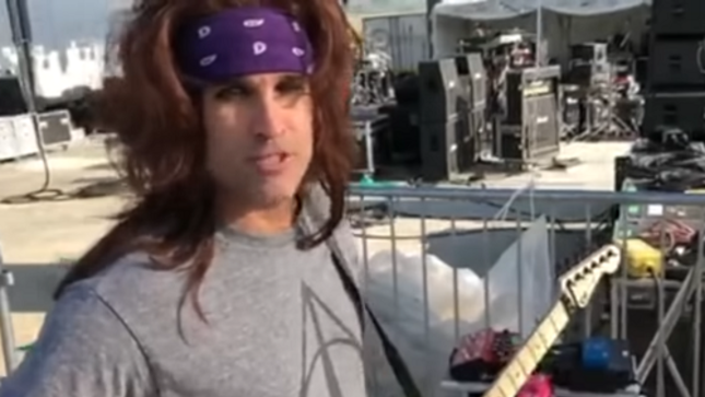 STEEL PANTHER Guitarist SATCHEL Demos New Pussy Melter Pedal; Video