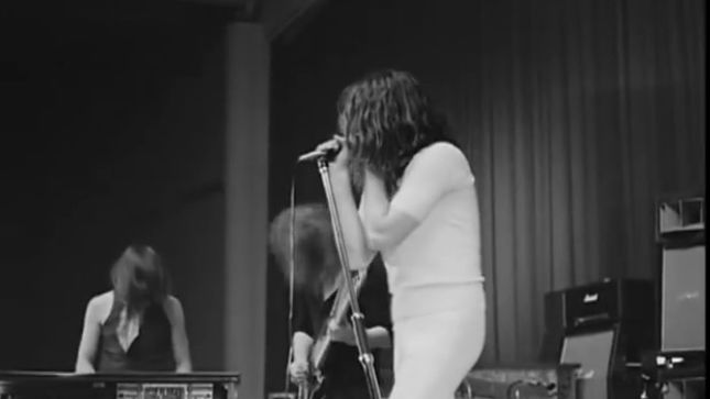 DEEP PURPLE Live In Germany - Split Screen Video Of “Black Night” From 1970