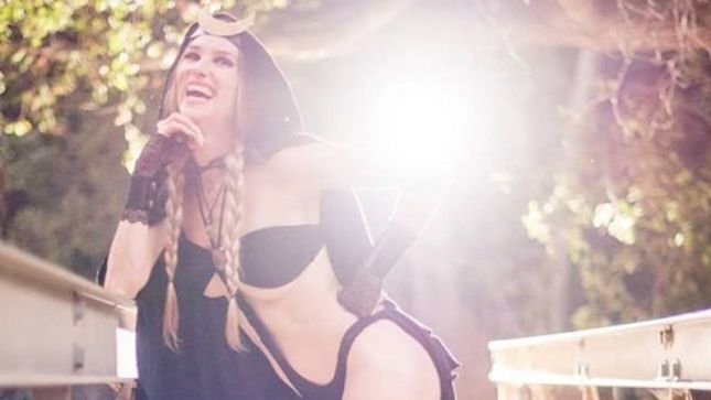 HUNTRESS - Public Memorial For Singer JILL JANUS To Be Held In West Hollywood On Friday