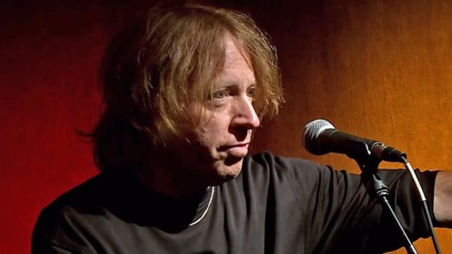 FOREIGNER Bassist JEFF PILSON On Working With RONNIE JAMES DIO - "He Was An Amazing Musician, He Was An Amazing Band Leader"
