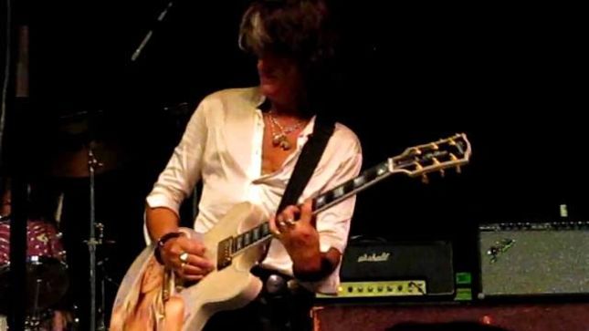 AEROSMITH Guitarist JOE PERRY Collapses Following "Walk This Way" Performance With BILLY JOEL