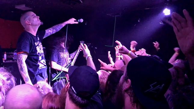 PHILIP H. ANSELMO & THE ILLEGALS Perform Full PANTERA Set At Hollywood Show; Fan-Filmed Video Available - "I'm Doing This Set In Honour Of Vince And Dime"