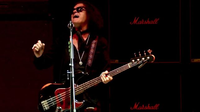 GLENN HUGHES Performs Classic HUGHES/THRALL Song "Muscle And Blood"; Live Video Streaming