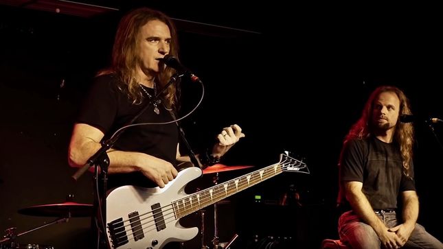 MEGADETH Bassist DAVID ELLEFSON Discusses Signature Bass Technique On Basstory Tour; Video